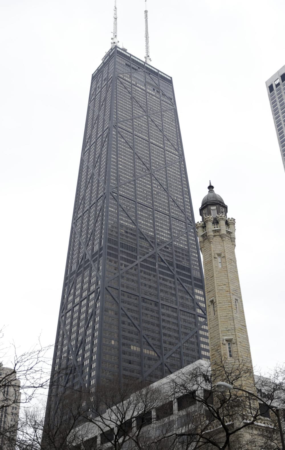 touring-the-architectural-giants-of-downtown-chicago-here-now