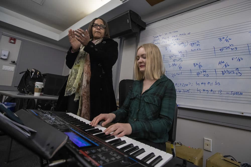 Teri Lyne Carrington leads her class as she claps the beat of the Thelonius Monk song "Bemsha Swing." (Jesse Costa/WBUR)