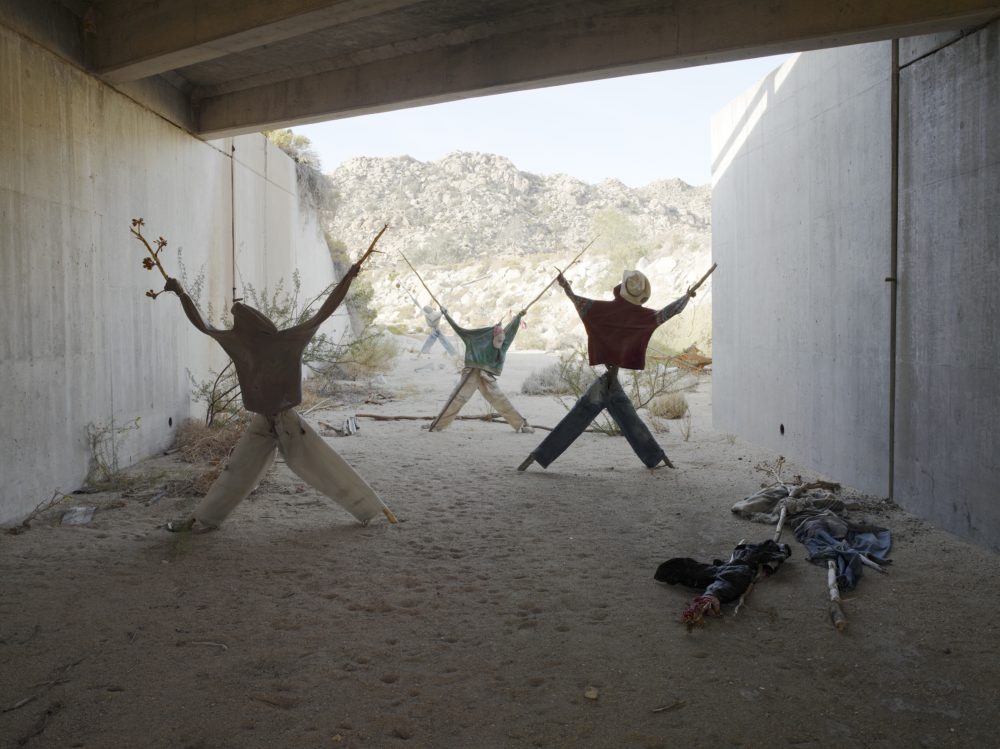 Richard Misrach, “Effigy #7, near Jacumba, California/Efigie n° 7, cerca de Jacumba, California,” 2009. (Courtesy Fraenkel Gallery, San Francisco; Pace/MacGillGallery, New York; and Marc Selwyn Fine Art, Los Angeles)