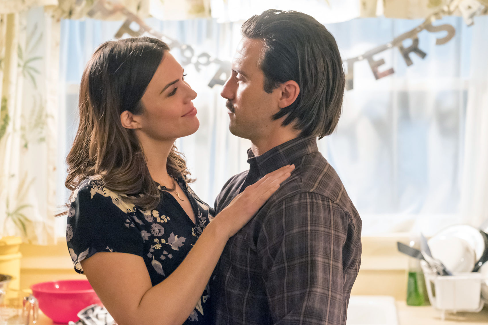 The Pearsons Are Not An Anomaly Mandy Moore And Milo Ventimiglia On Emmy Nominated Show This Is Us Here Now