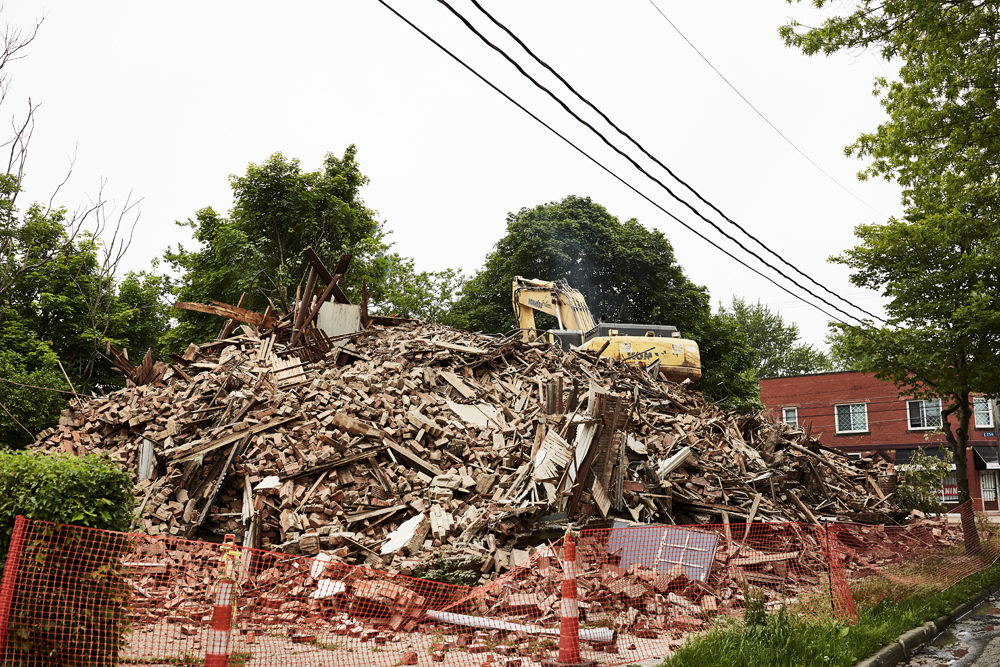 An apartment building being torn down. (Paul Sobota/Here & Now)