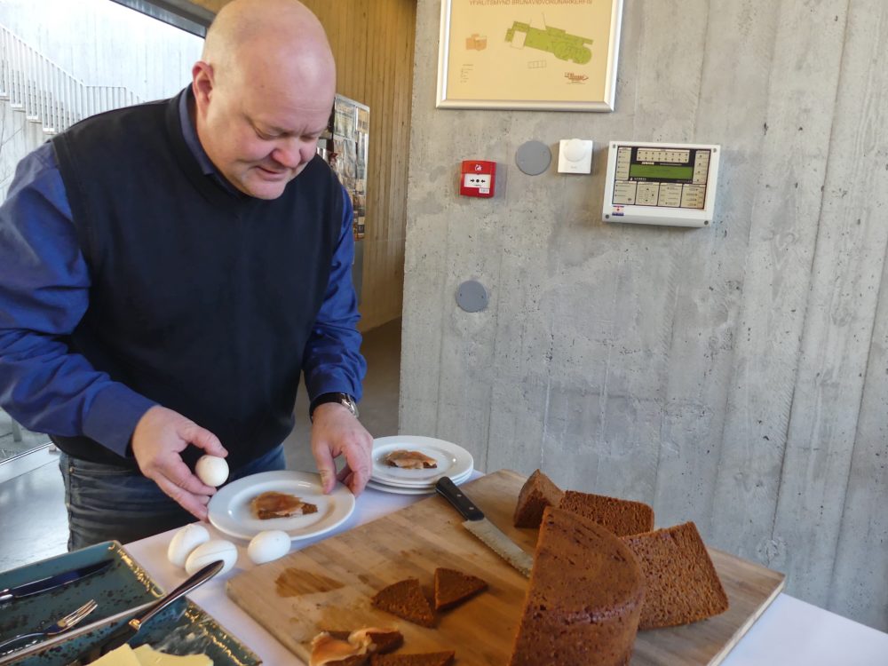 Mix Add To Metal Pot Then Bury In Hot Lava Sand How To Bake Bread In Iceland Here Now