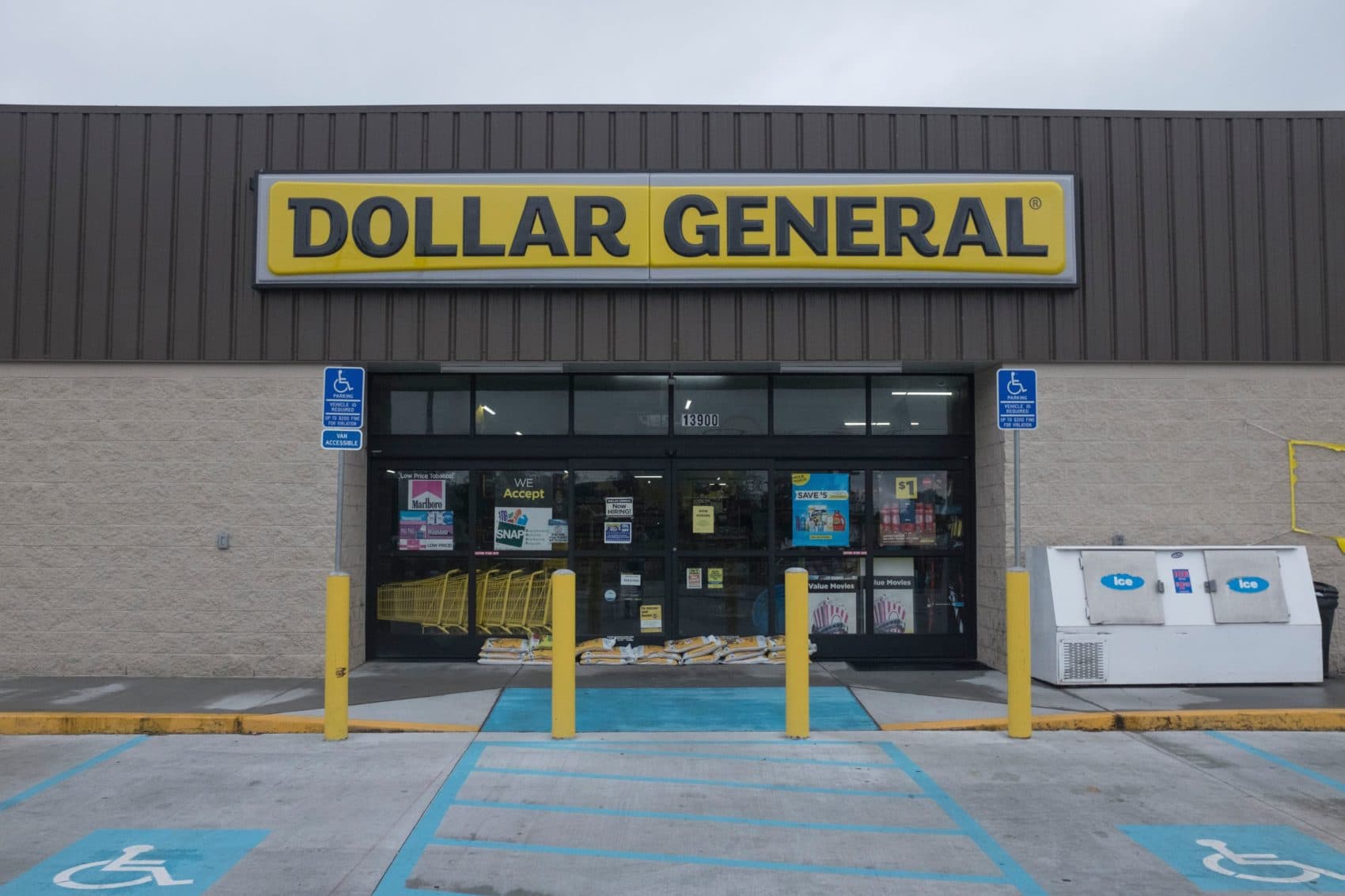 Is Dollar General Owned By Walmart In 2022? [GUIDE]