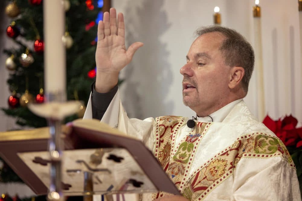 Rev. Harry Walton leads the service at Trinity Episcopal Church on a Sunday morning. (Robin Lubbock/WBUR)
