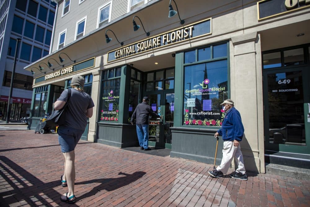 A prospectve patron attempts to open the front door of Central Square Florist in Cambridge. (Jesse Costa/WBUR)