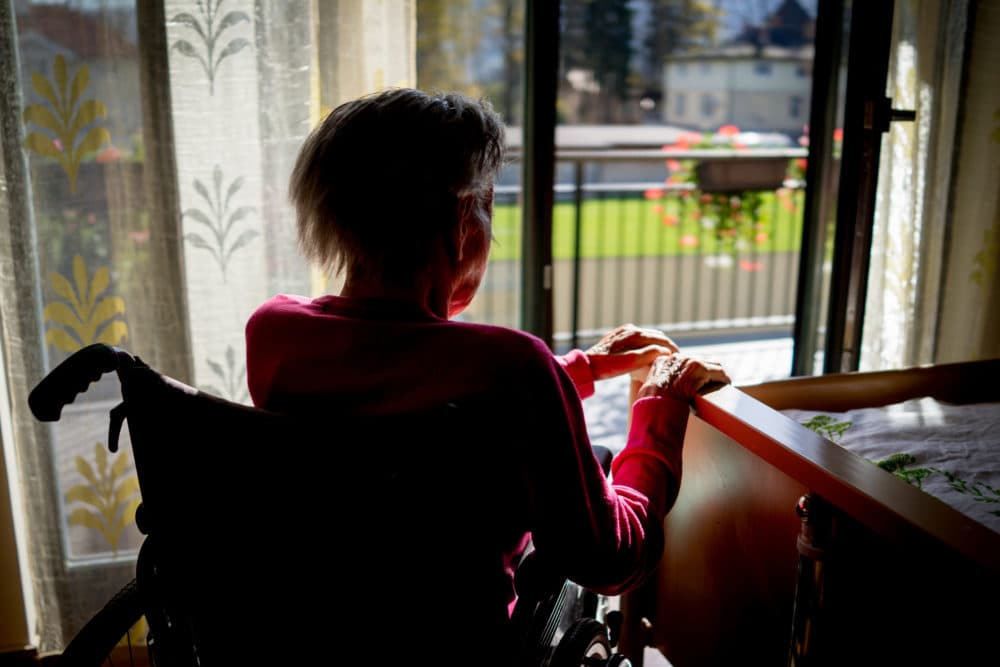 Like so many others, Cynthia Dockrell's mother is battling COVID-19 away from those who love her. Some 60 years ago, their family experienced something agonizingly similar. (Getty Images)