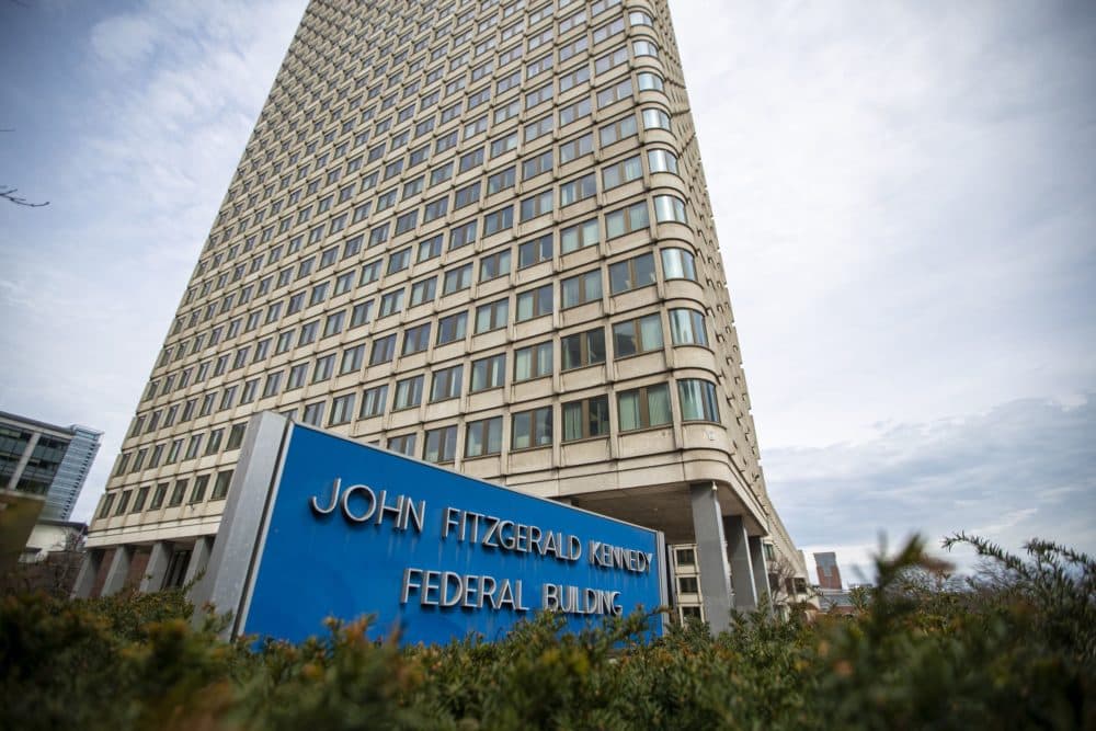 El Tribunal de Inmigración de Boston está ubicado en el Edificio Federal John F. Kennedy. (Jesse Costa/WBUR)