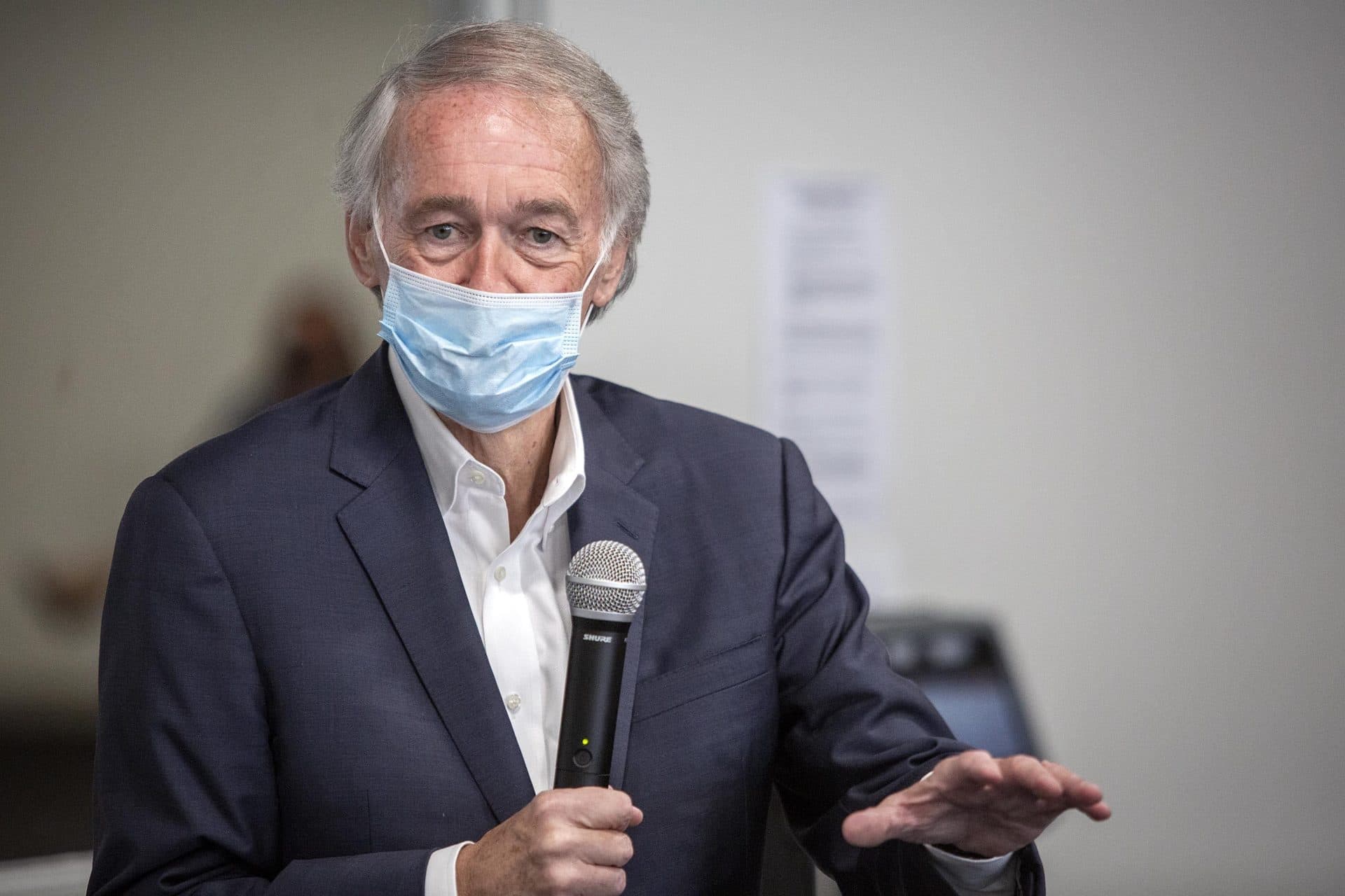 Sen. Ed Markey talks with inmates and detainees at the Suffolk County House of Correction. (Robin Lubbock/WBUR)