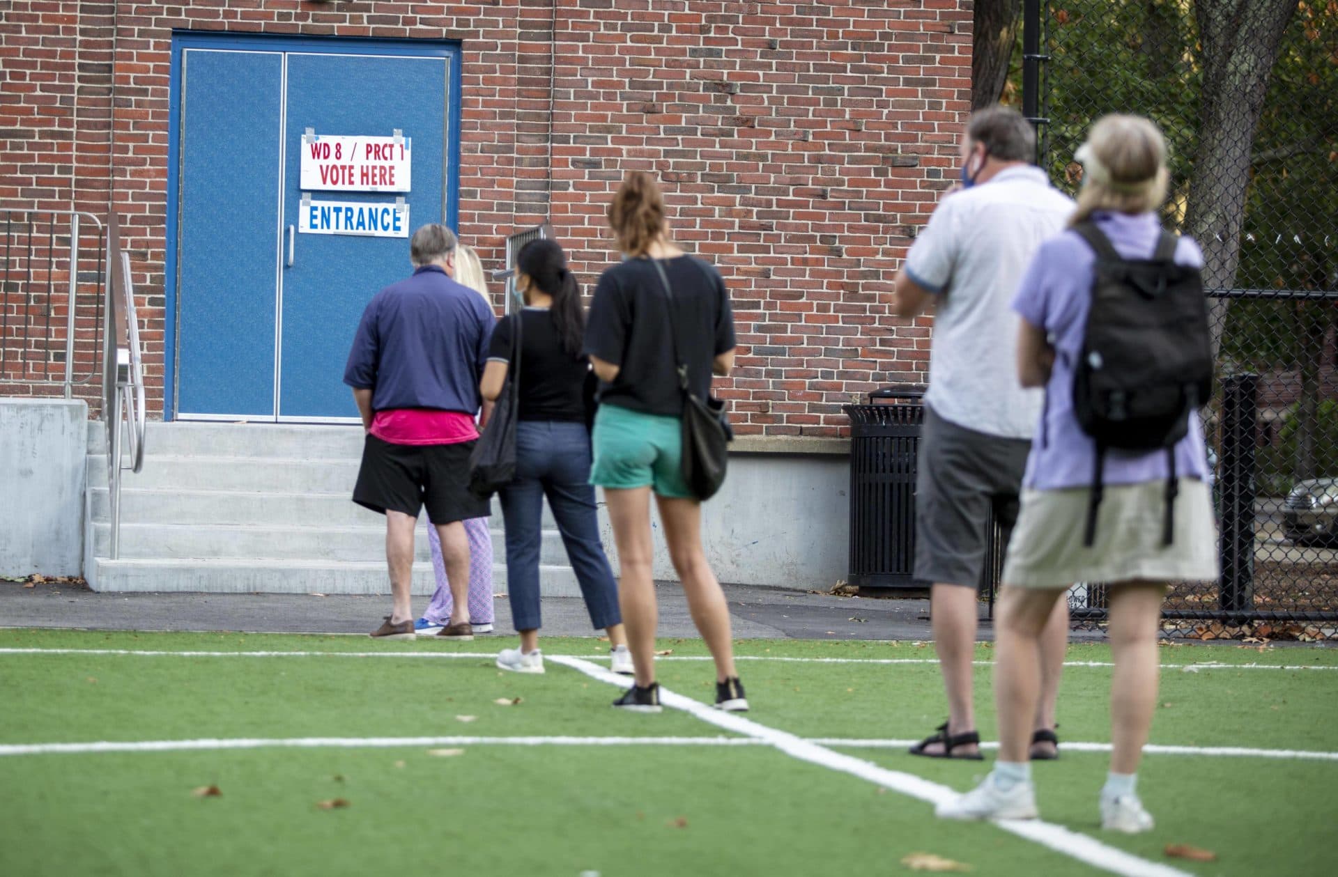 Voters lined up early on primary election day morning at the polling station on Linnaean St. in Cambridge. (Robin Lubbock/WBUR)
