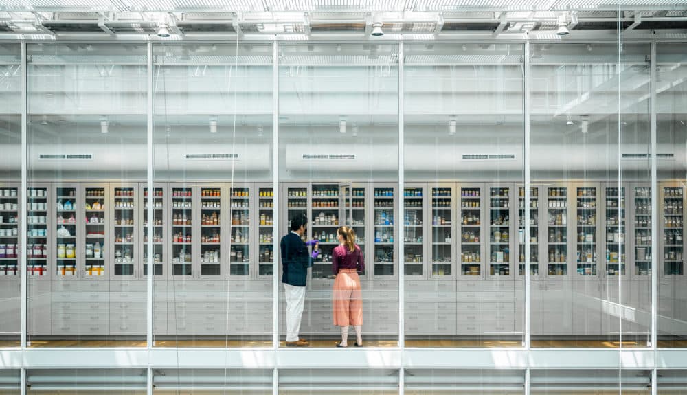 Narayan Khandekar and Alison Cariens at the Forbes Pigment Collection. (Courtesy Harvard Art Museums/Caitlin Cunningham)