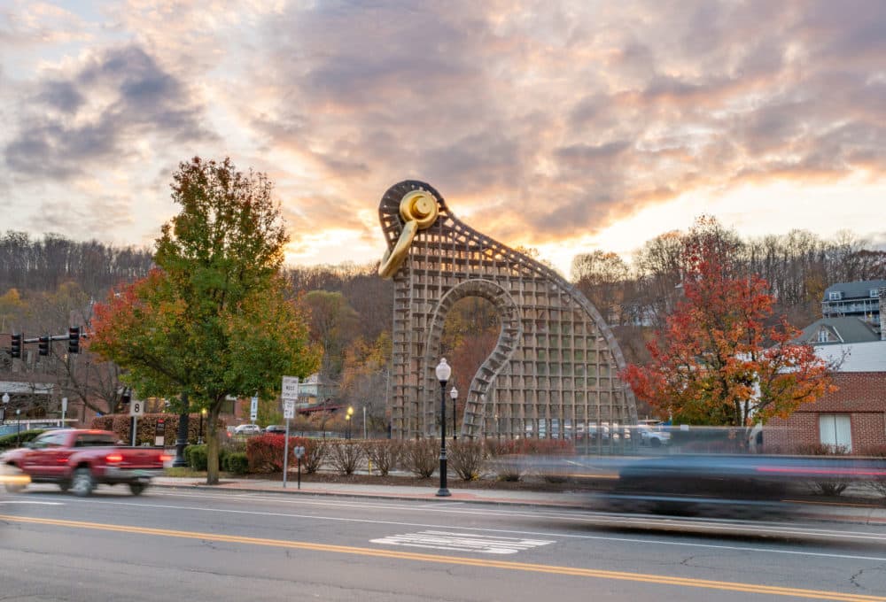 Martin Puryear, "Big Bling," 2016. (Courtesy Kaelan Burkett/MASS MoCA)