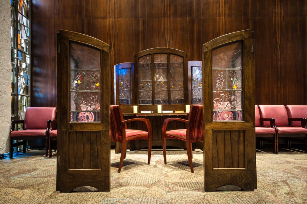 On the eastern side of the synagogue, a small prayer corner was created so staff and residents could commemorate the lives lost in the devastating 2010 earthquake in Haiti. Many staffers are from Haiti and other Caribbean island nations. (Courtesy Randall Armor)