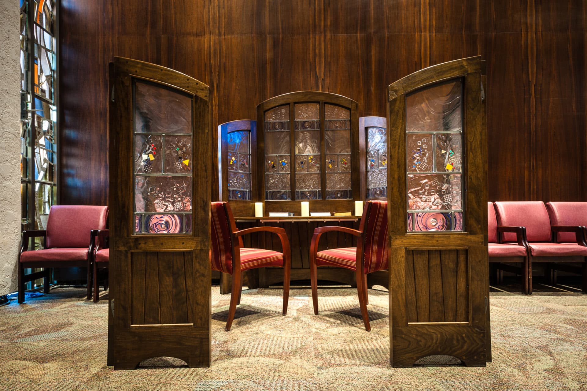 On the eastern side of the synagogue, a small prayer corner was created so staff and residents could commemorate the lives lost in the devastating 2010 earthquake in Haiti. Many staffers are from Haiti and other Caribbean island nations. (Courtesy Randall Armor)