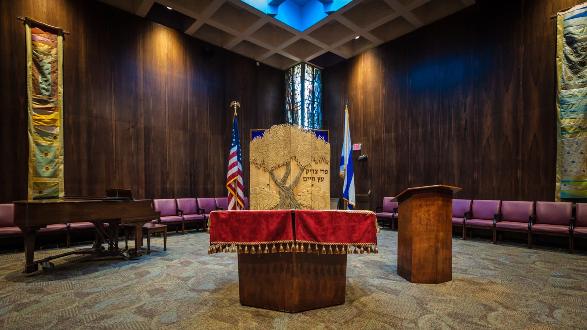 The synagogue's bima doubled as a stage for the Friday afternoon musical services that took place before the pandemic. (Courtesy Randall Armor)