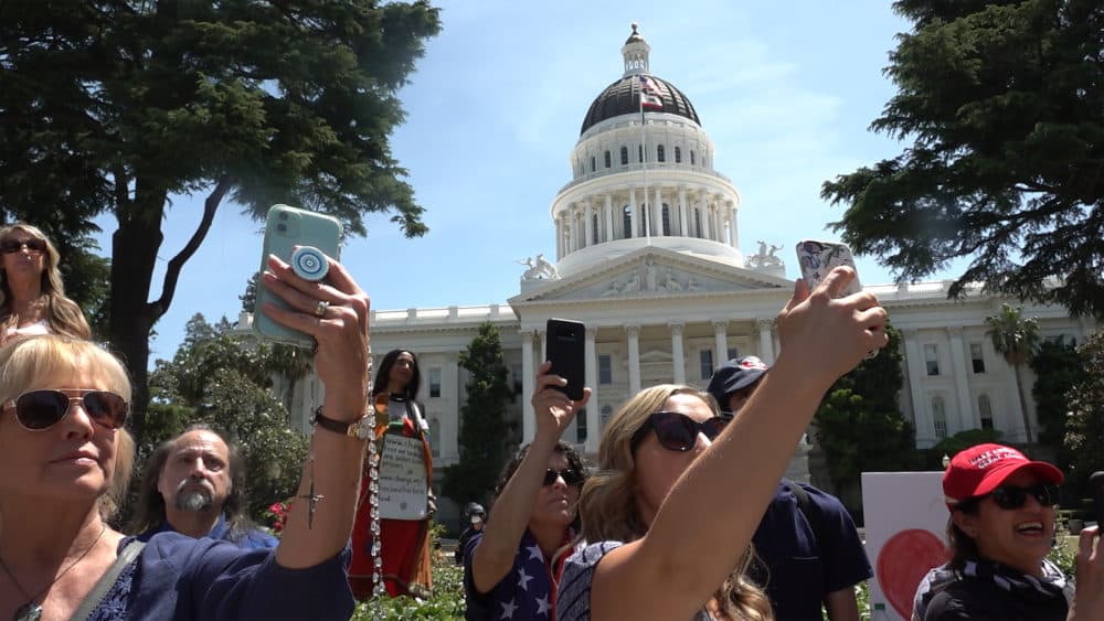 Une photo de "Selfie américain: Une Nation Se tire Dessus."(Avec l