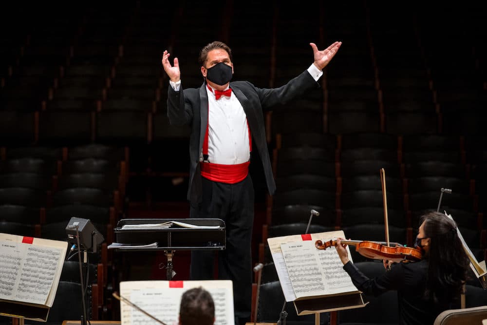 Keith Lockhart conducts the Boston Pops. (Courtesy BSO/Aram Boghosian)