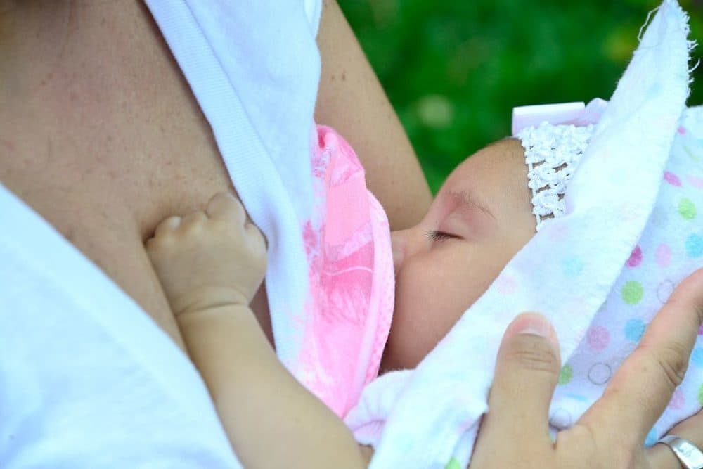 Woman breastfeeds outside the Legislative Assembly in San Jose on August 3, 2016 (Ezequiel Becerra/AFP/Getty Images)