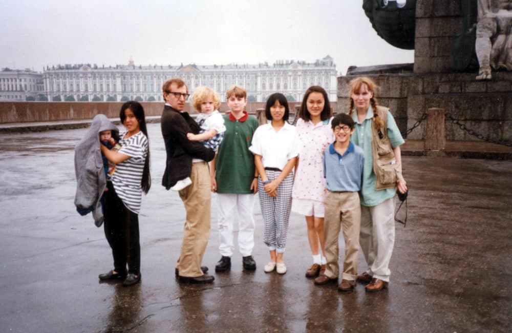 Ronan Farrow, Lark Previn, Woody Allen, Dylan Farrow, Fletcher Previn, Daisy Previn, Soon-Yi Previn, Moses Farrow and Mia Farrow. (Courtesy of HBO)