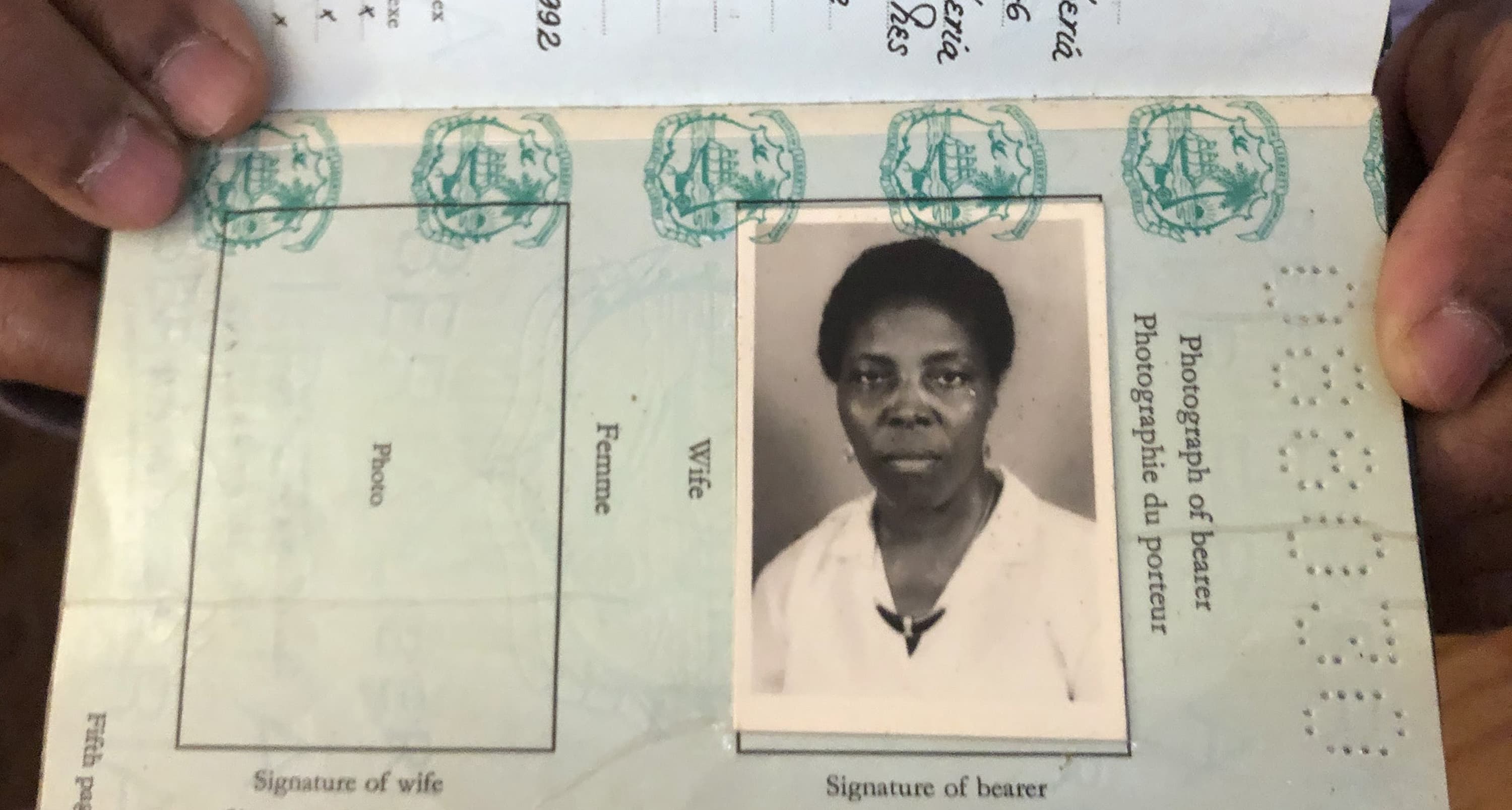 Pasaporte liberiano de Nora Ketter. Vino a los Estados Unidos en 1989 con una visa de visitante. (Lynn Jolicoeur / WBUR)