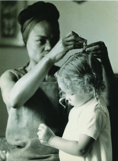 Eartha Kitt braiding Kitt Shapiros hair (Courtesy of Kitt Shapiro)