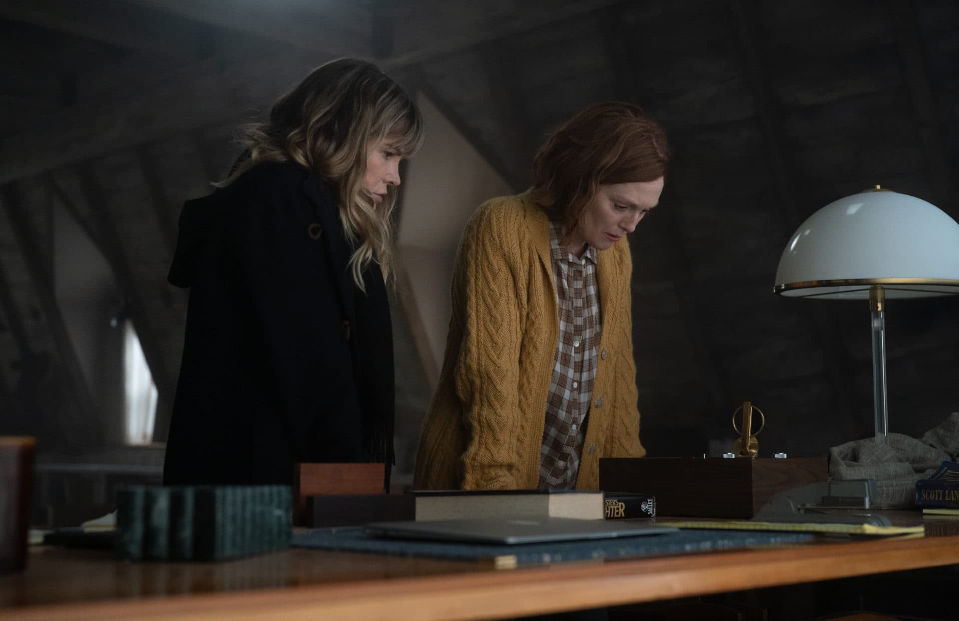 Jennifer Jason Leigh and Julianne Moore in "Lisey's Story." (Courtesy Apple TV+)