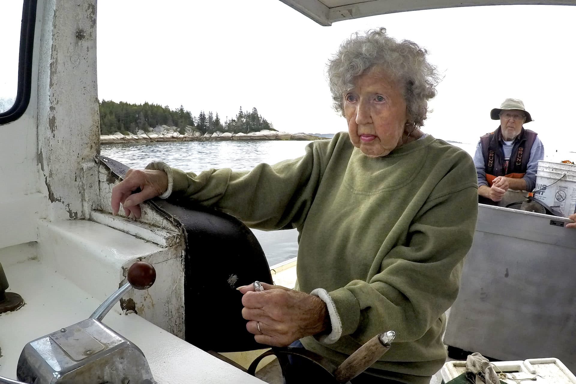 Virginia Oliver, age 101, pilots her son Max Oliver's boat. (Robert F. Bukaty/AP)