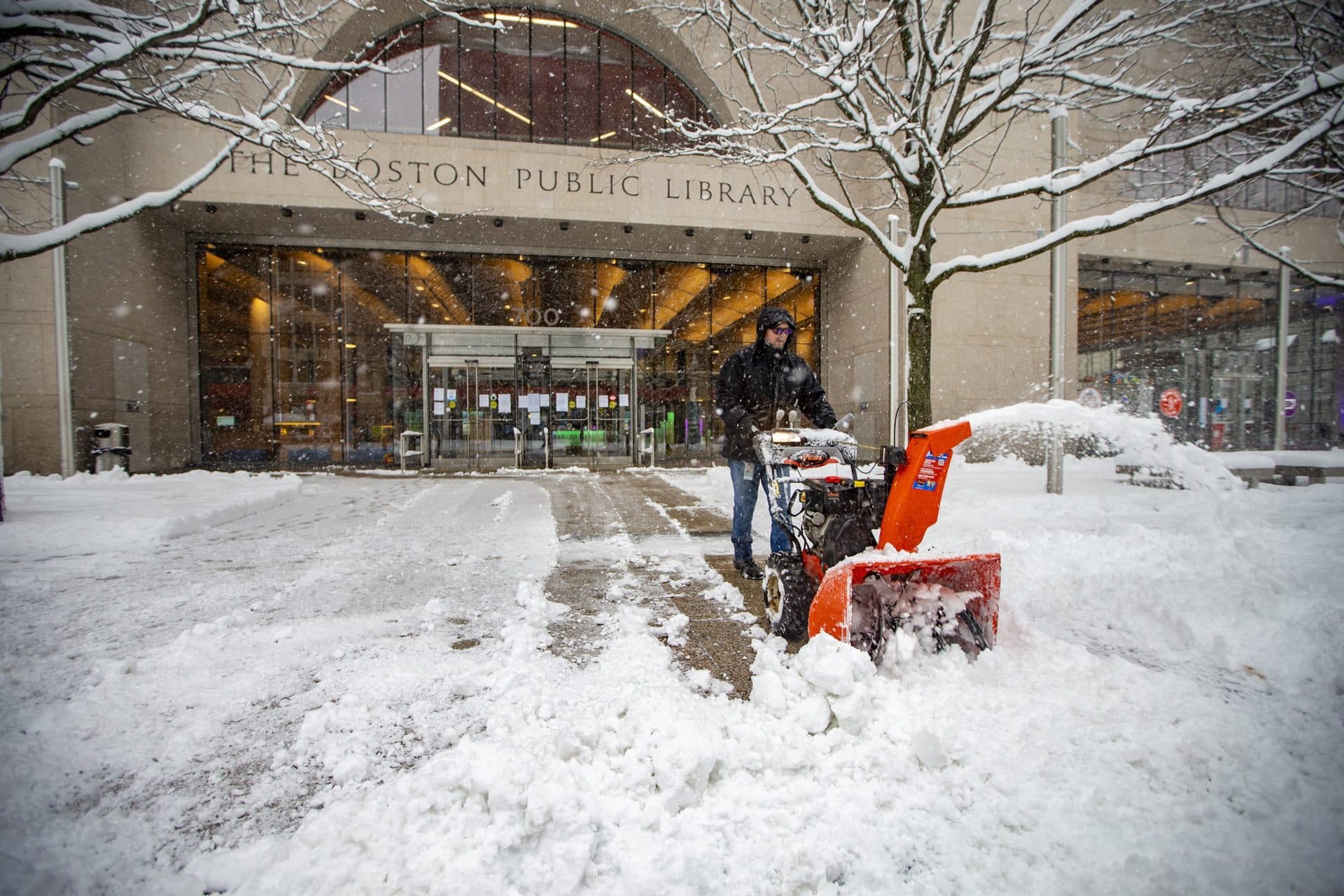 1st Snowstorm Closes Schools And Slows Travel Dumps 10 Inches And More