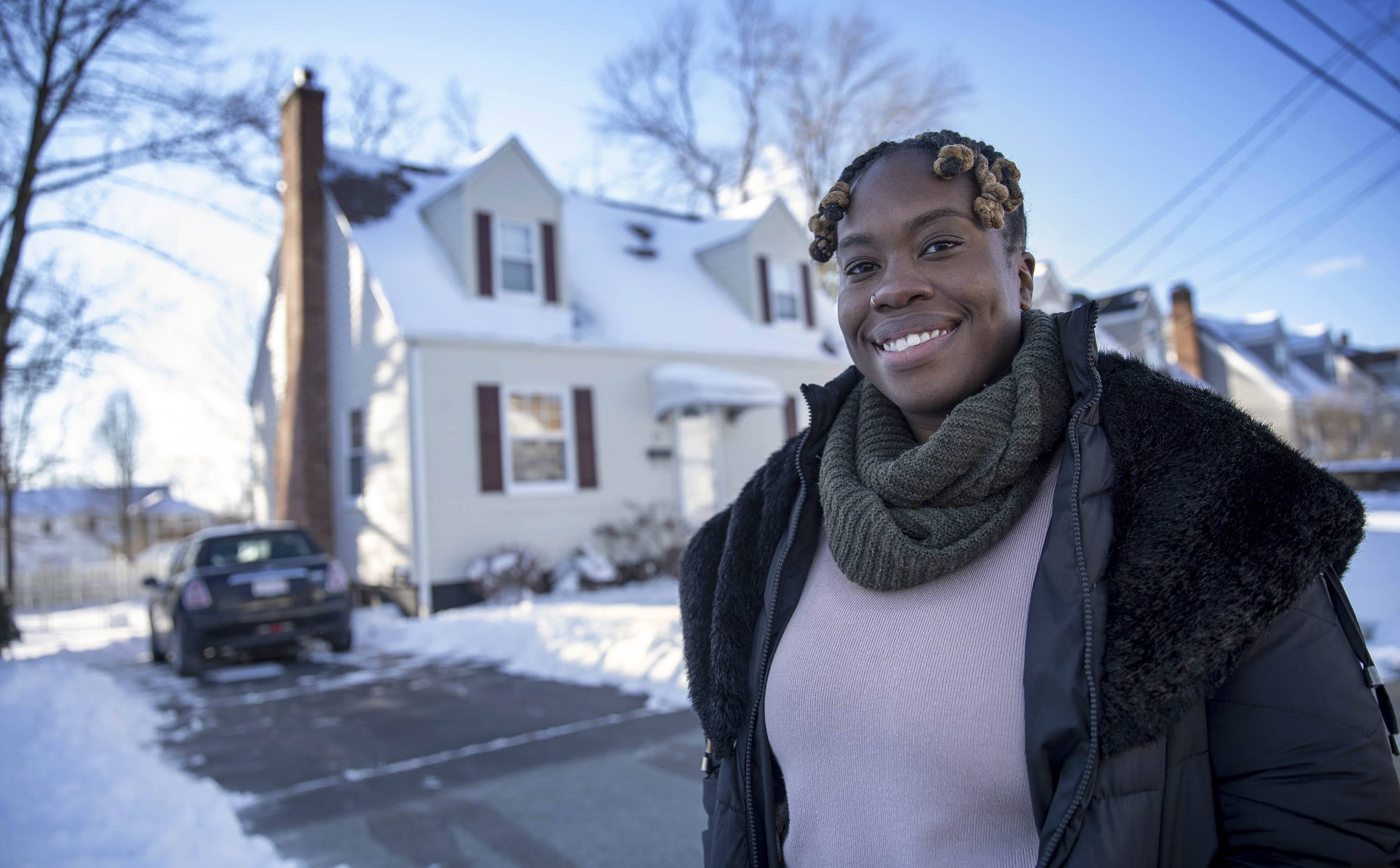 Sabrina Xavier quería comprar una casa en Boston, pero terminó comprando esta casa en Brockton. (Robin Lubbock/WBUR)