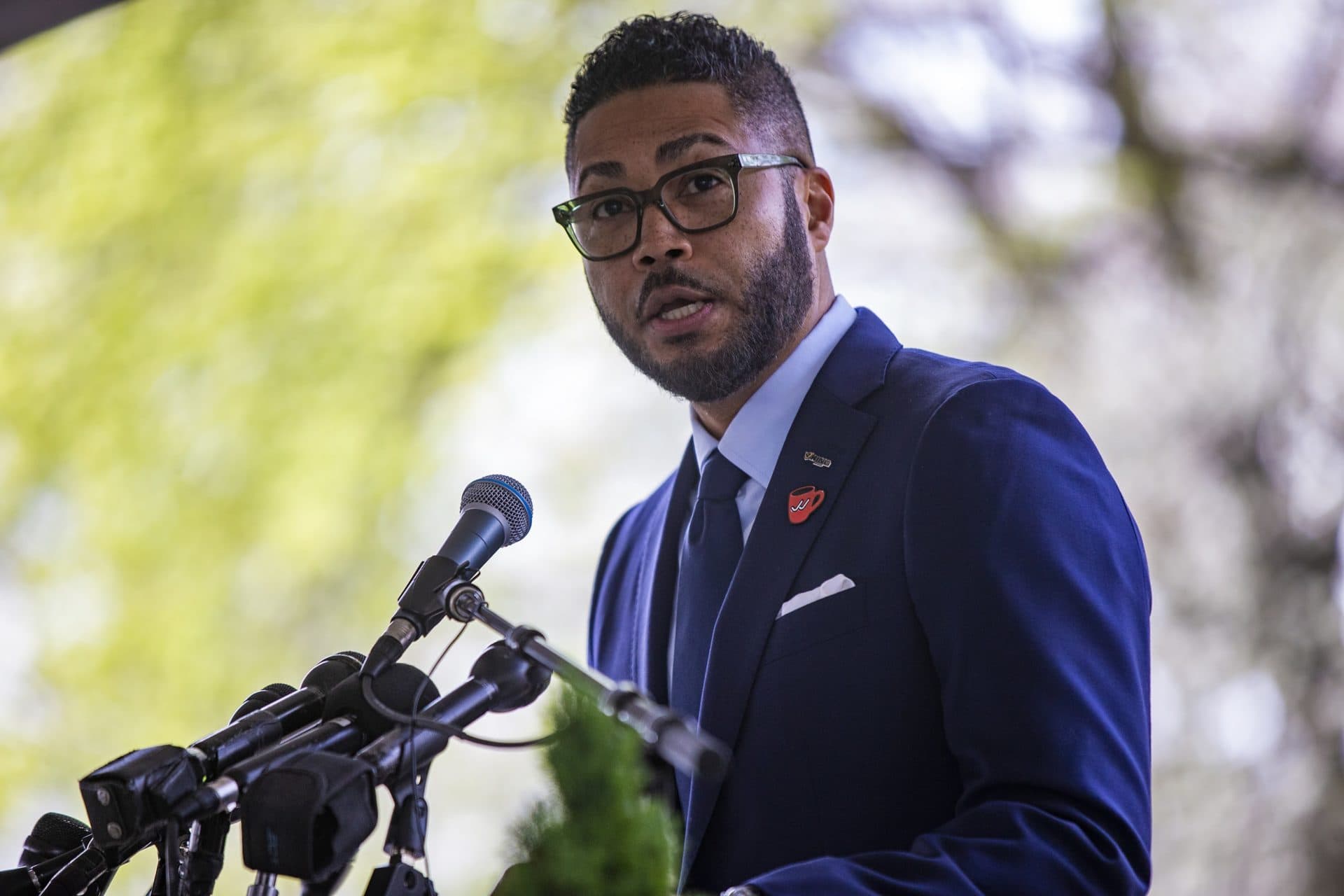 Imari Jeffries, executive director of King Boston, speak to the hundreds that gathered for the groundbreaking ceremony. (Jesse Costa/WBUR)