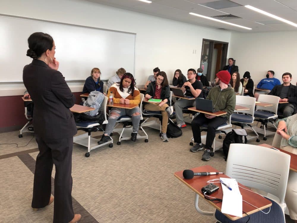 Sonia Chang-Díaz talks to a class on American politics at UMass Lowell. (Anthony Brooks/WBUR)